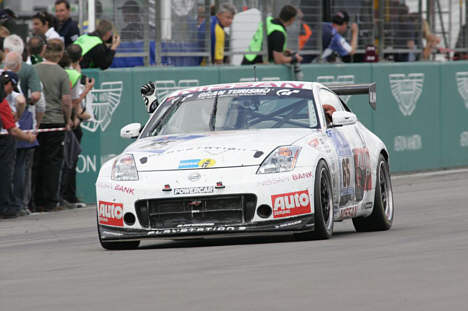 Kurt Thiim skal denne weekend dele Nissan raceren med Holger Eckhardt og Alex Buncombe.